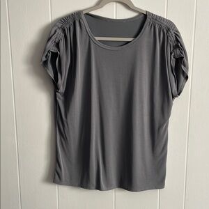 Women’s Gray Short-Sleeve Ruched Shoulder Top